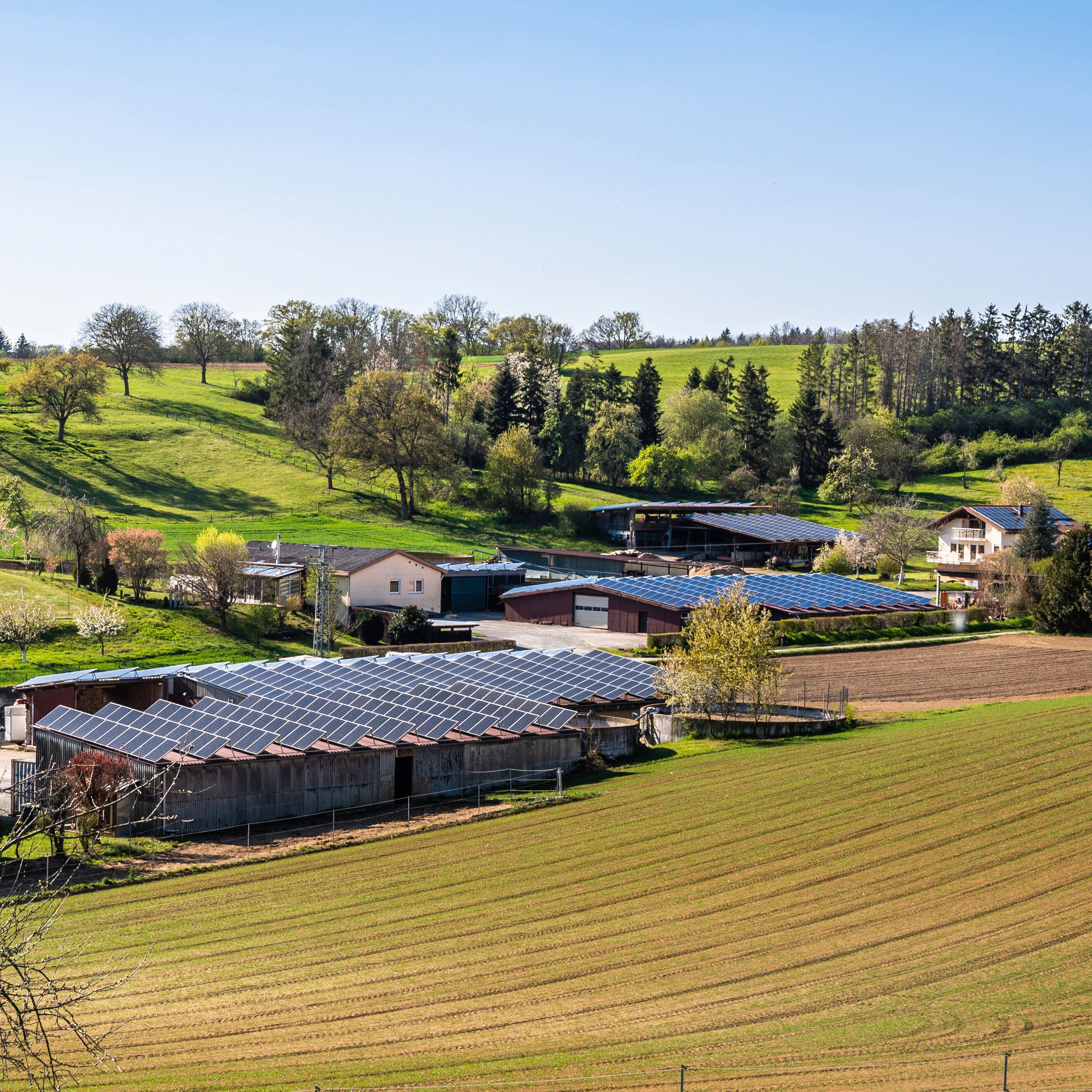 Stromspeicher für Bauernhof und Landwirtschaft Bauernhof mit Solarzellen