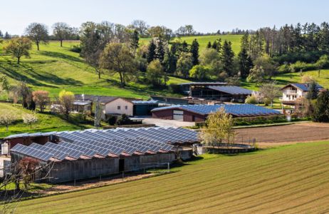 Bauernhof mit Solarzellen