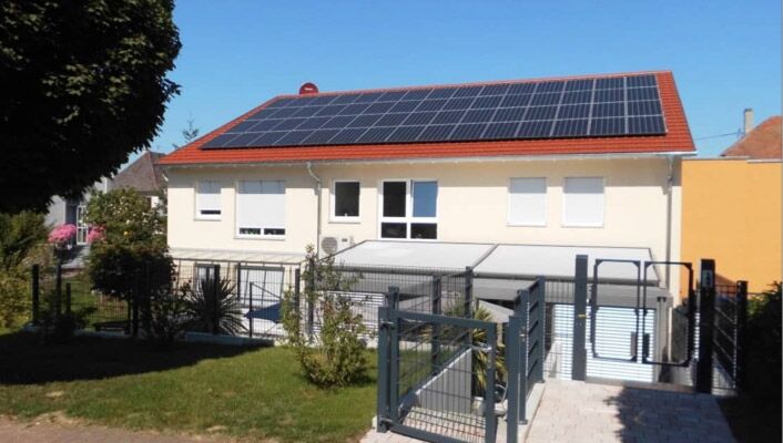 Sozialstation St. Martin in Endingen am Kaiserstuhl Solaranlage mit Stromspeicher auf einem Haus der Sozialstation